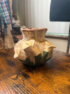 Rustic Vintage Pottery Vase 3D Calla Lily Flowers.